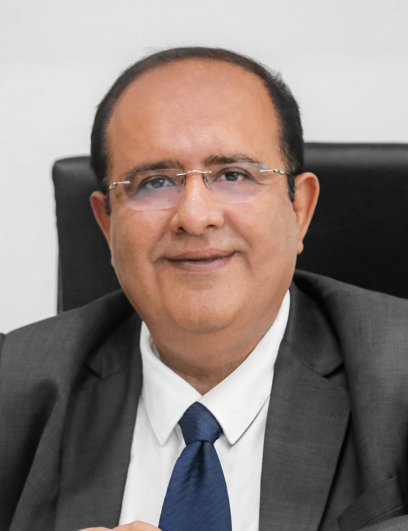 Mr Vikram Lalvani